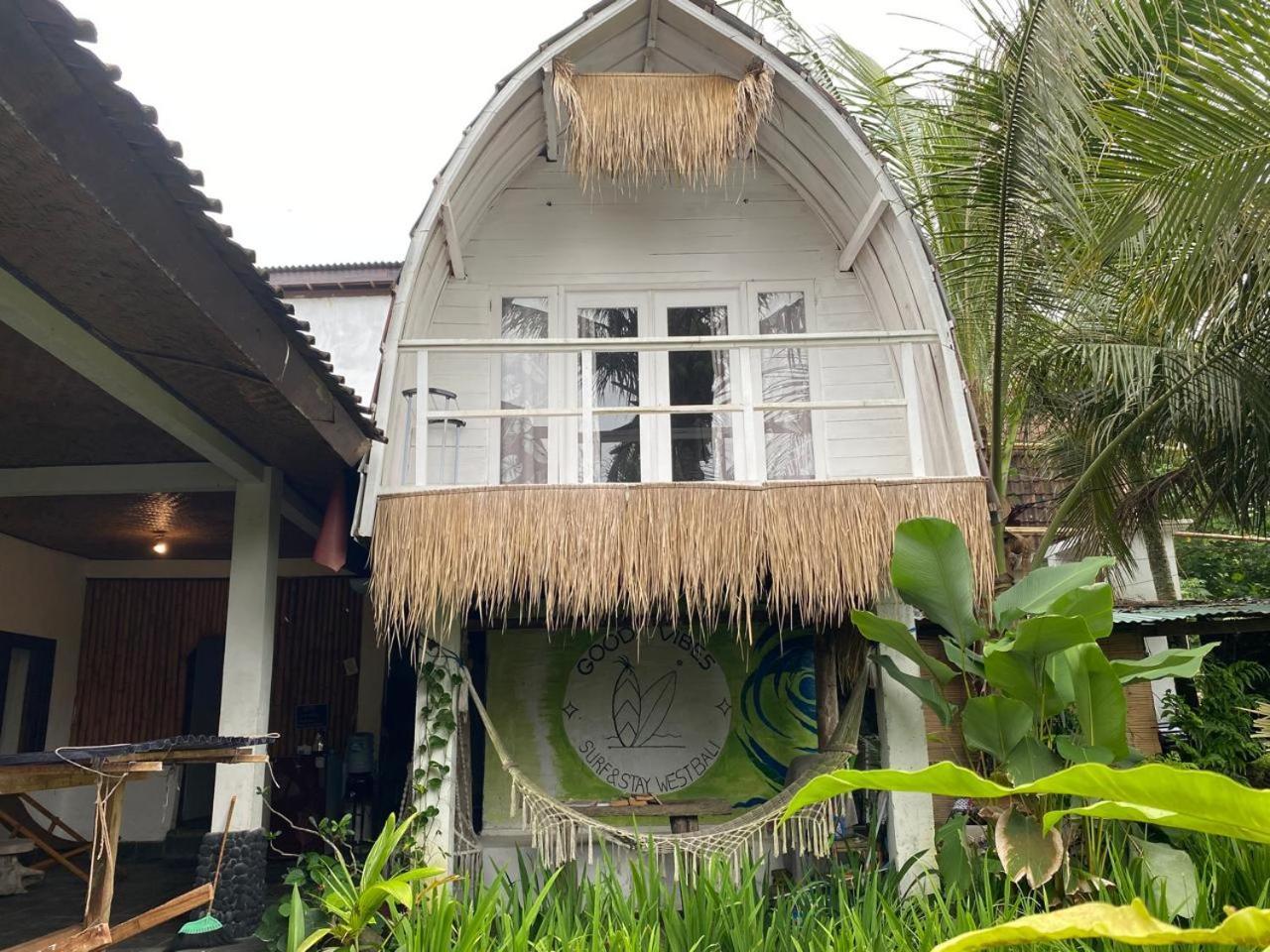 Medewi Good Vibes Stay&Surf Jembrana المظهر الخارجي الصورة